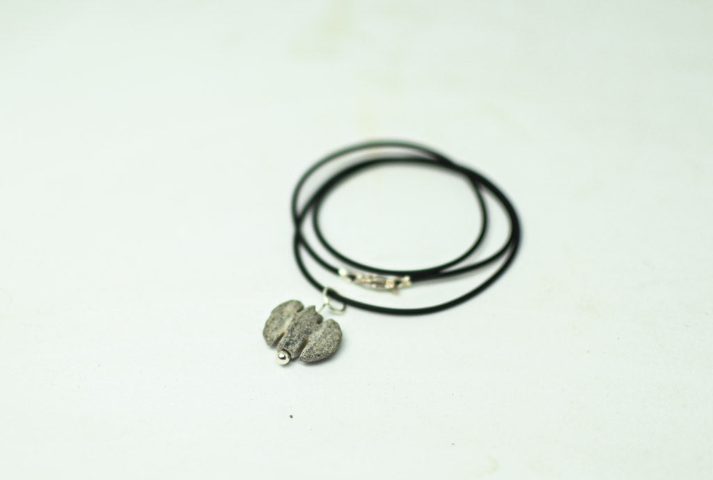 Naszyjnik z amuletem Kamiennego Orła z Mezopotamii