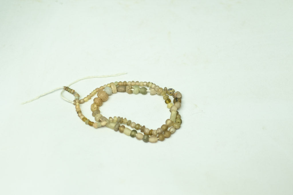 Szklany naszyjnik z Starożytnego Rzymu