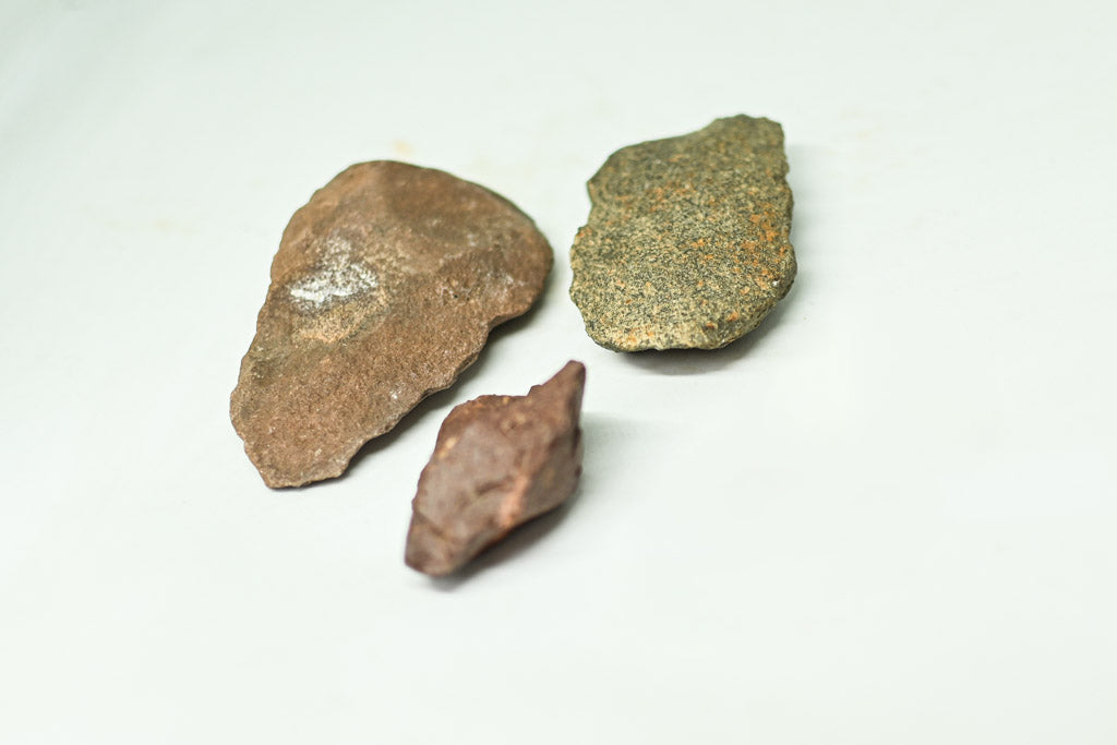 Zestaw paleolitycznych narzędzi kamiennych